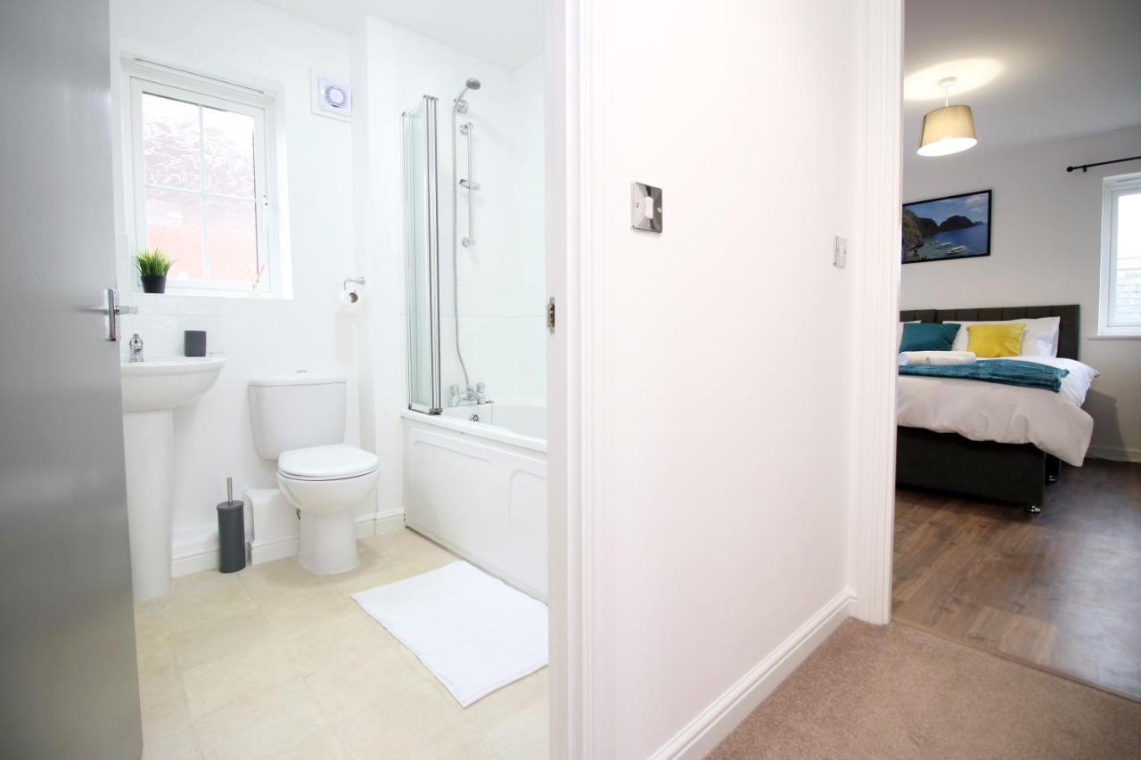 Delft - Spacious Home, High Speed Wi-Fi, Free Parking, Terrace Swindon Exterior photo